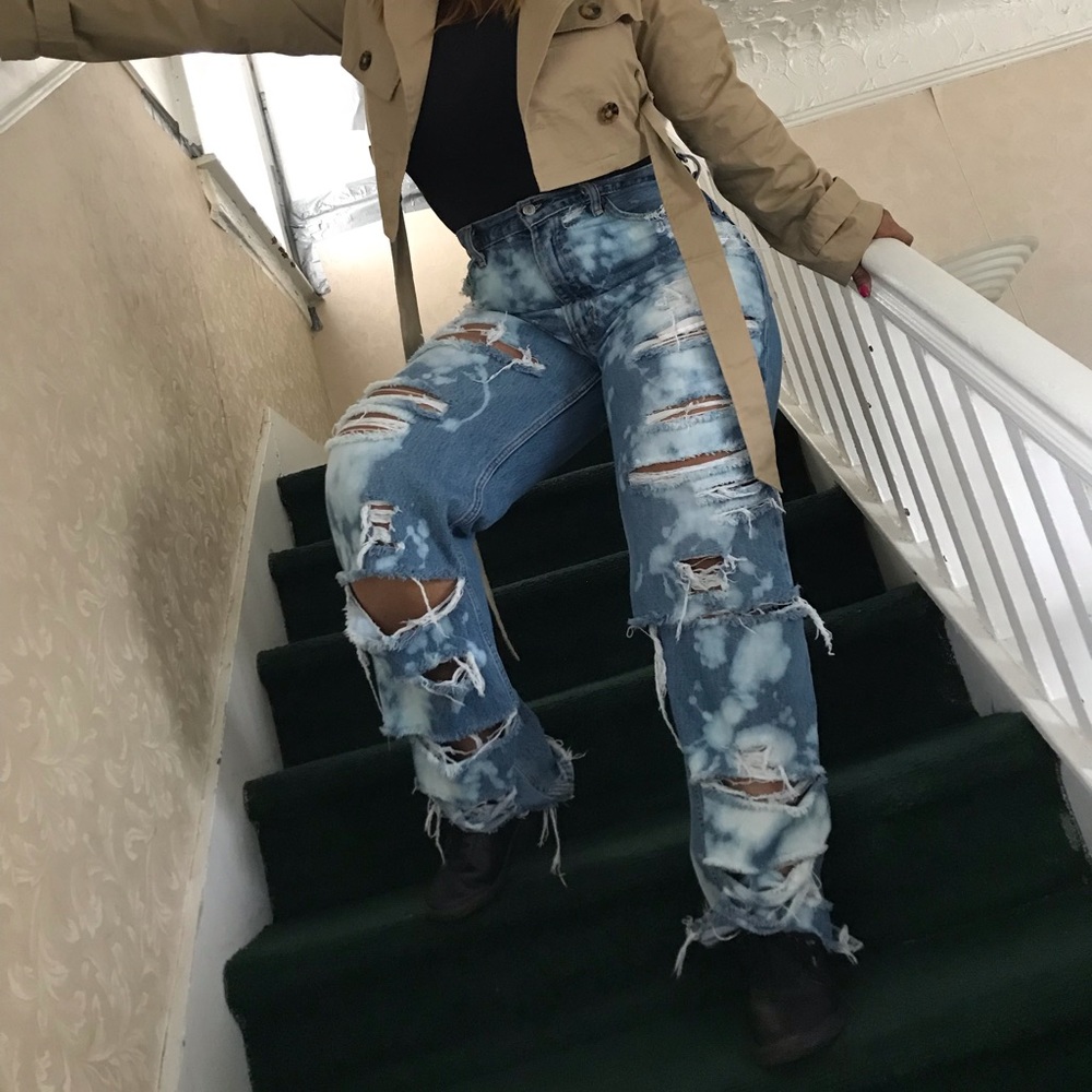 Distressed LEVIS (CUSTOM)✂️✂️❤️❤️❤️ - Picture 4 of 5